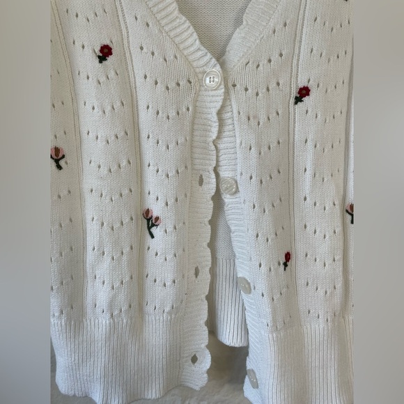Witty Fox Womens White Scalloped Edge Cardigan Sweater Cropped Flowers; size XS - Picture 3 of 6